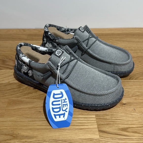 Brand new pair of men’s Heydude Wally Funk Rose size 9 - Picture 1 of 5